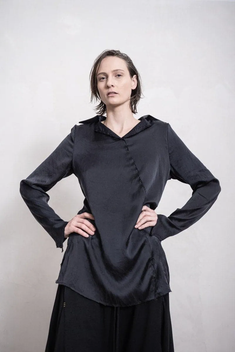 eigensinnig wien | Colette | Damen Seidenbluse mit ungewöhnlichem Kragen in schwarz