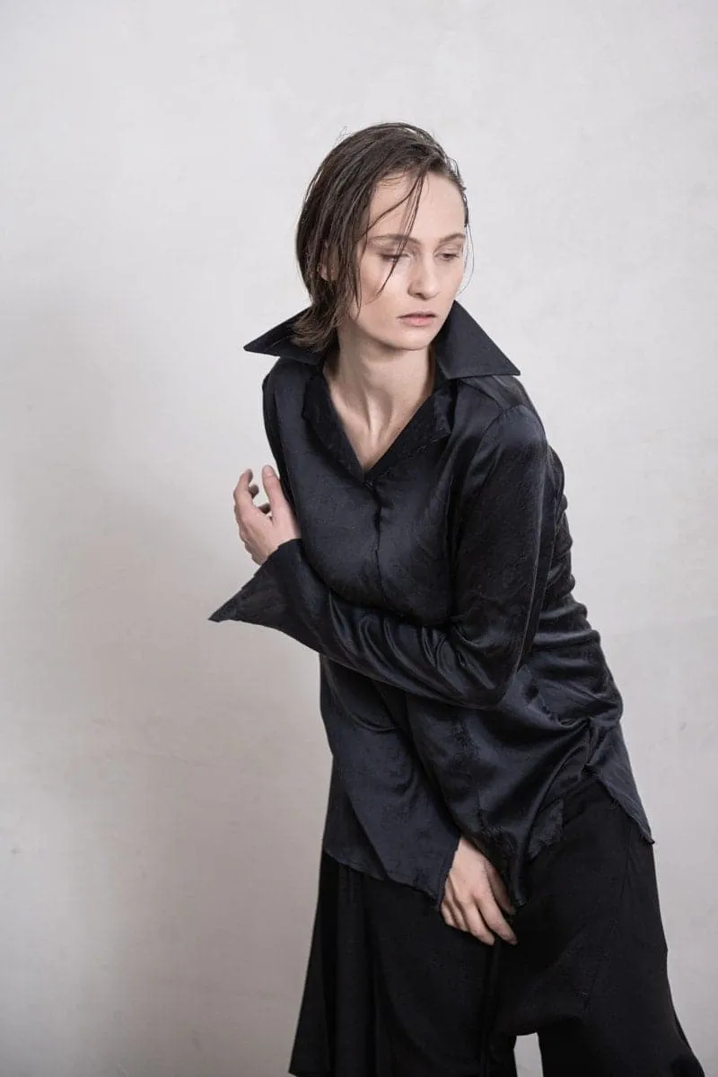 eigensinnig wien | Colette | Damen Seidenbluse mit ungewöhnlichem Kragen in schwarz