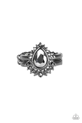 Till QUEENDOM Come - Black Paparazzi ring